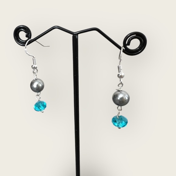Blue crystal & gray pearl earrings set in silver stamped .925 - Picture 2 of 7